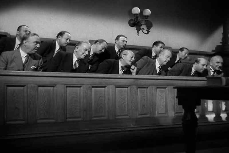 Hold it! Hold it! Hold it! Open. Flash! That did it. Break it up, fellas