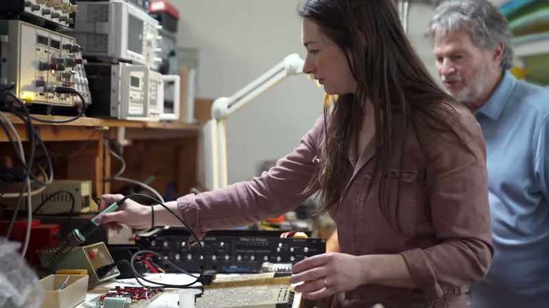 Hold the soldering iron this way and don't touch this part