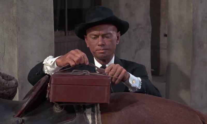 Hombres con pistolas... y Matt Weaver