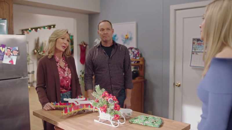 Honey, I think their wreath is nice