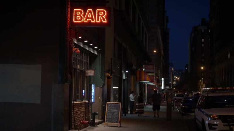 �� [honky tonk]