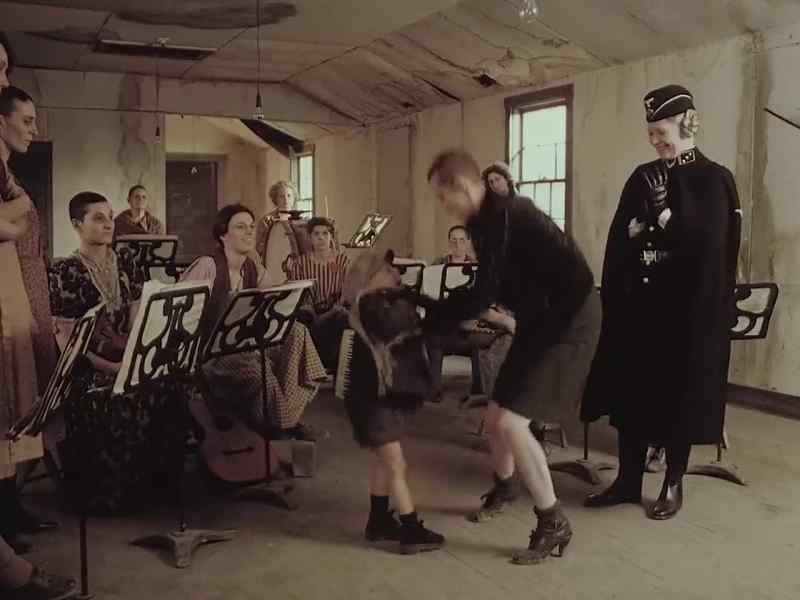 Hoppa, hoppa, Ladislaus, softly as a little mouse