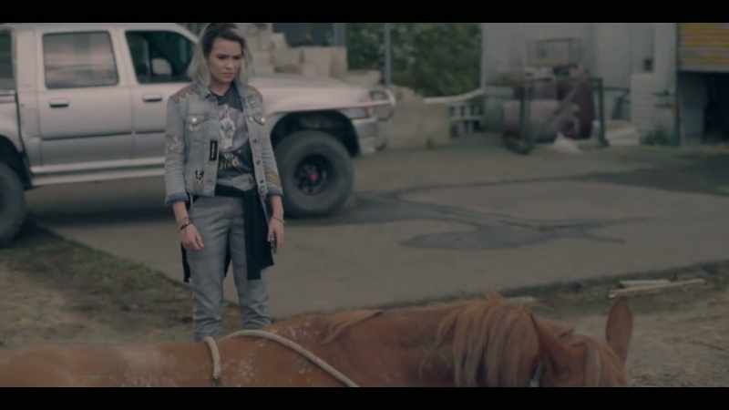 [HORSE SNORTS MEEKLY]