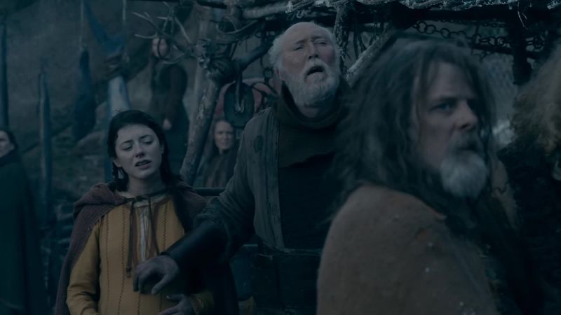 [horses approaching]