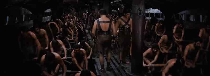 HORTATOR: Raise oars!
