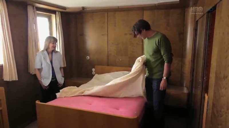 Hot pink. -It's nice. -Yes. -Nice, firm mattress