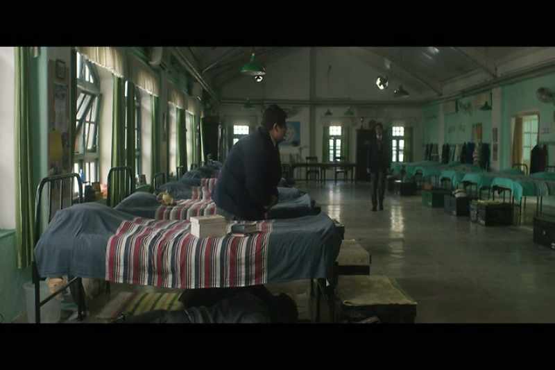 [house captain] What's going on? -[groaning]