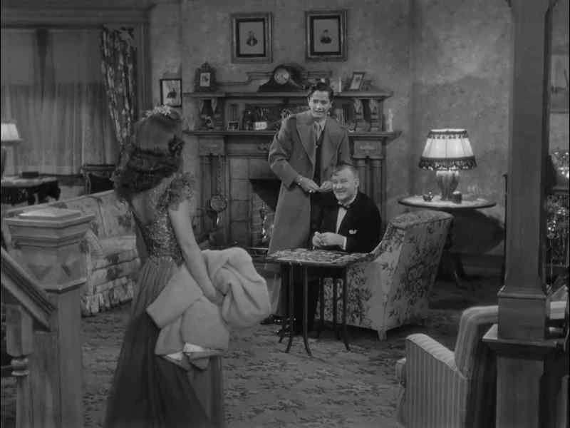 How do you like my dress? - Swell, isn't it?