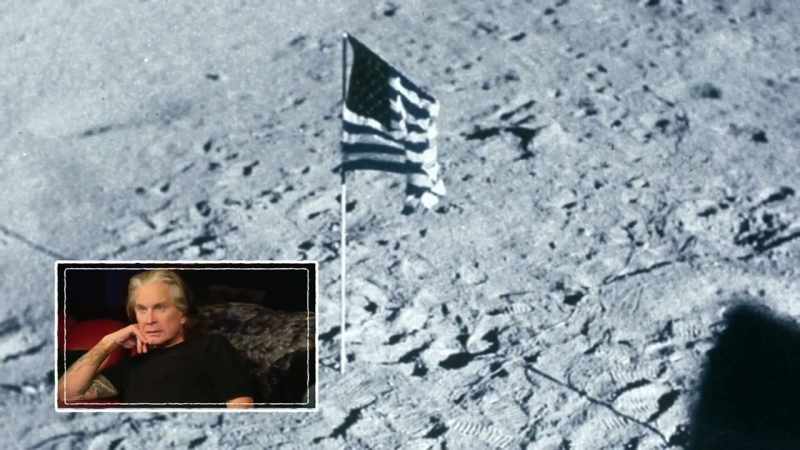 How does the flag wave?