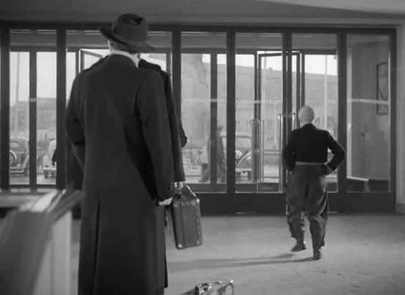 How long do you stay in Berlin? - Three weeks