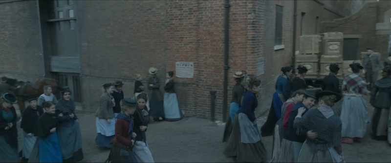 How many girls work here? -Five hundred, maybe six