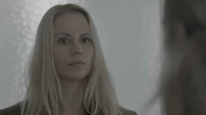 How many psychiatrists work here? -Five. But they're never all here