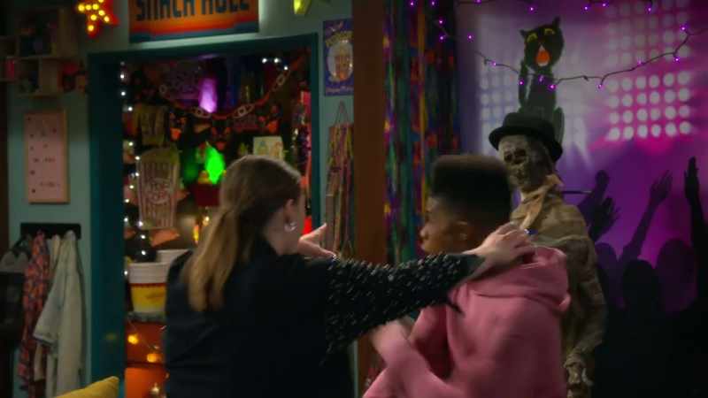 Hug me, Munchy! - [panicked yelps]