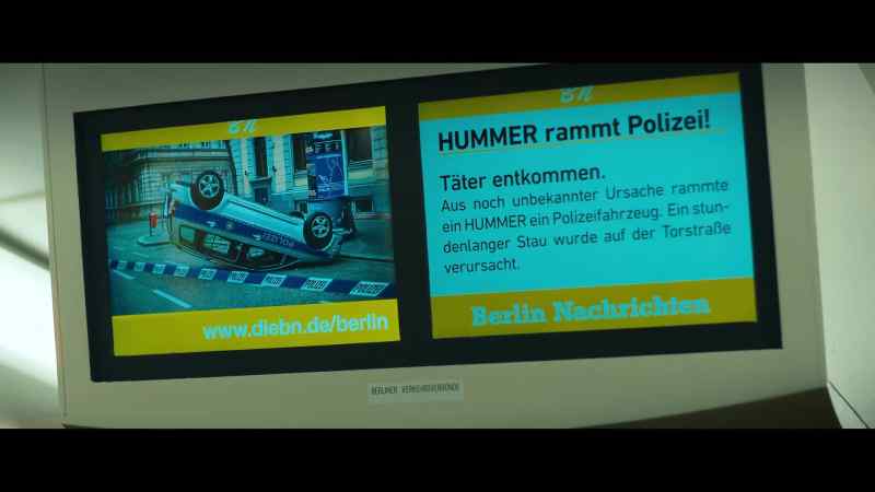 HUMMER RAMS POLICE! CULPRITS GET AWAY