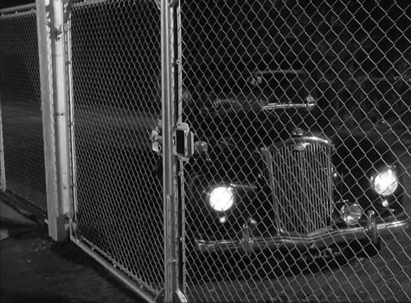 Hurry up, man, hurry up, open the gate!