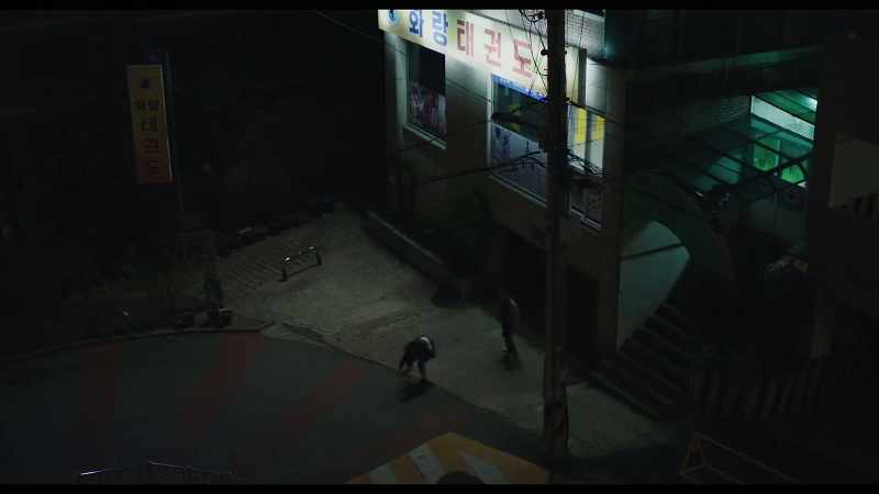 [Hyeon-u grunts] -[Tae-seong groans]