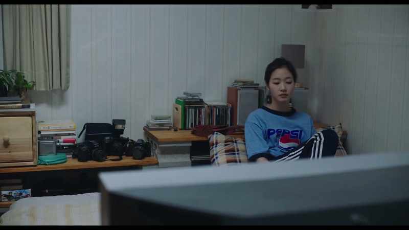 [Hyeon-u sighs]