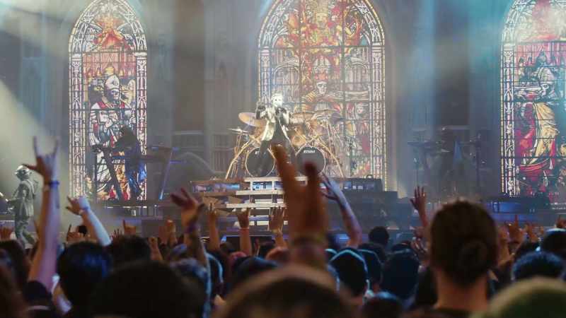 �� I am all eyes ♪