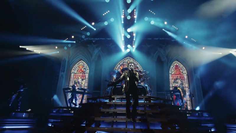 �� I am all eyes ♪