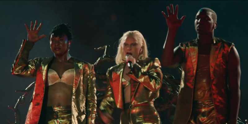�� I was born and She was born, he was born ♪