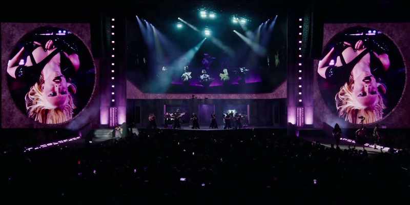 �� I can see you staring there From across the block ♪