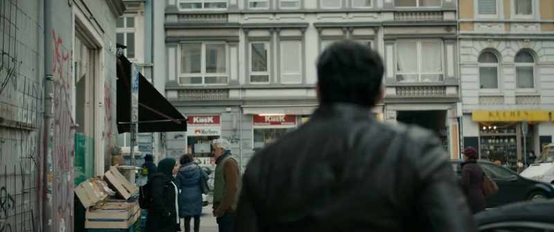 I can't find her. Where is she? - I don't know