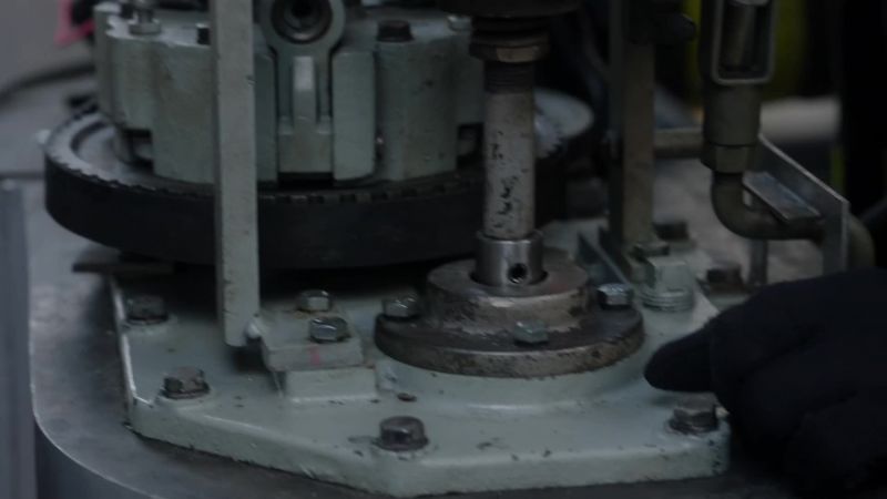 I can't see what's locking the gears