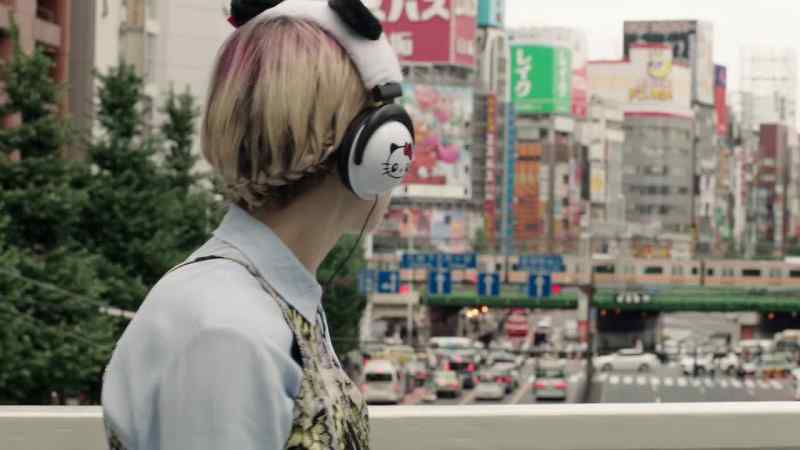 [Clock speaking Japanese]