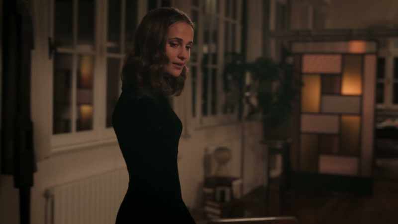 I didn't know you were in Paris. - I'm here and I'm not here