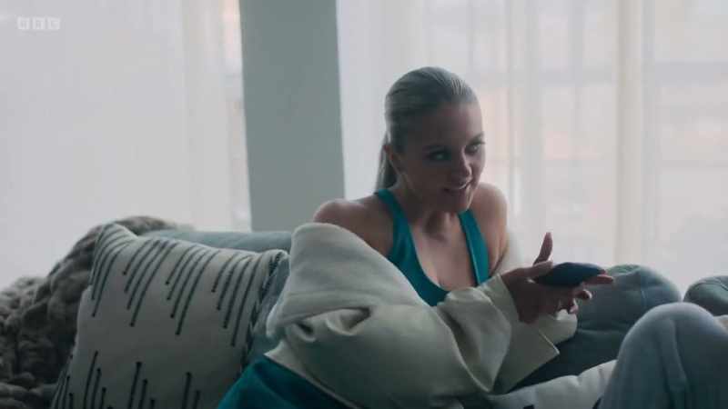 I do girlfriend experience, so guys pay me to text them