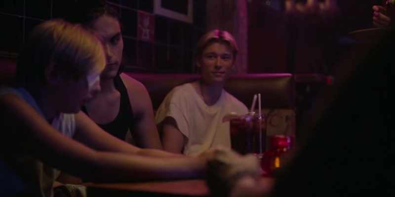 I don't like it here. - Shut up