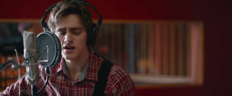 �� I fell down, down, down Into this dark and lonely hole ♪