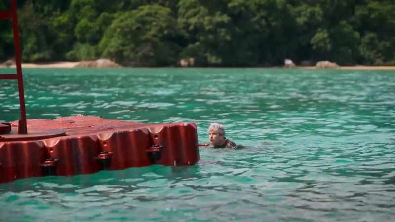 I focus on getting myself up to the buoy