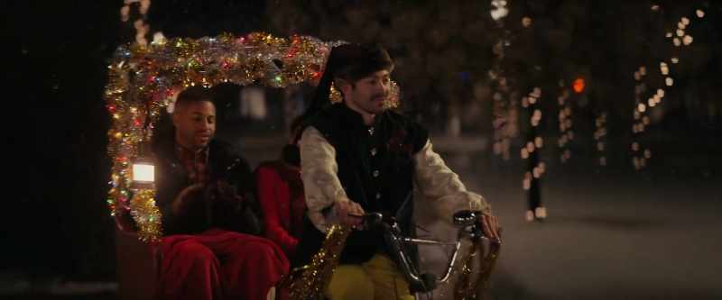 �� I was following the pack All swallowed in their coats ♪