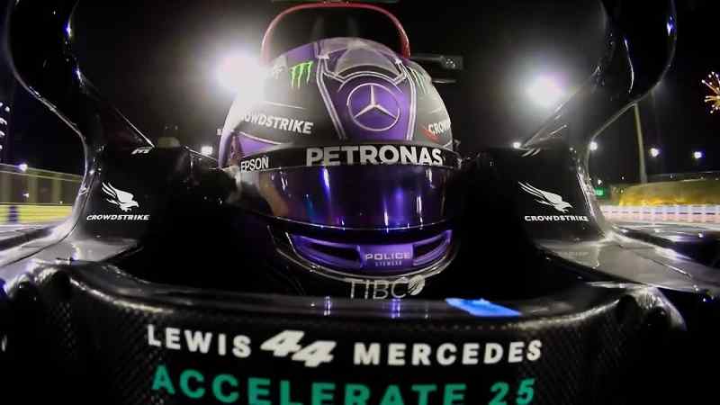 Get in there, Lewis!
