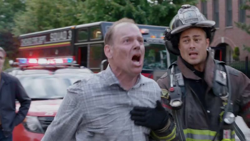 I got her! - Help me, please!