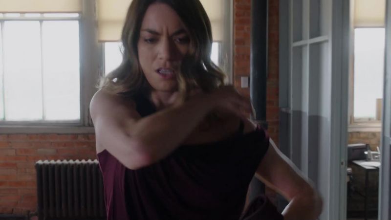 I got her! - Help me, please!