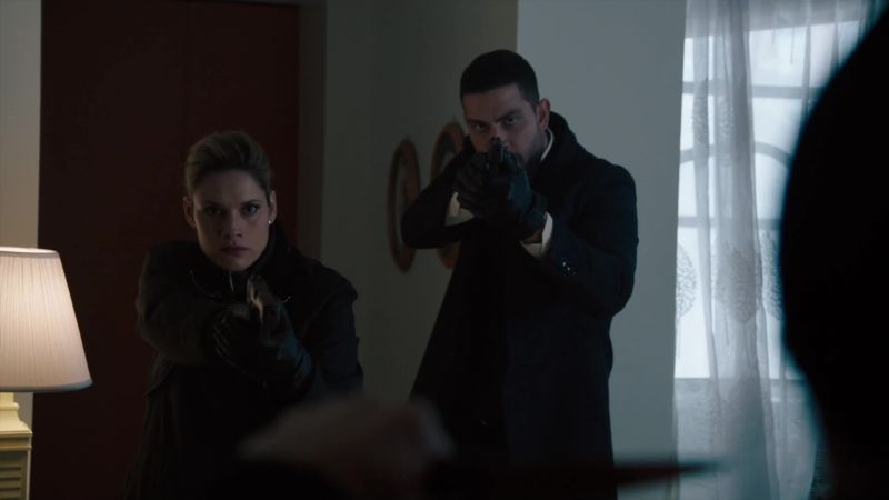 I got him. Take her. - Yeah