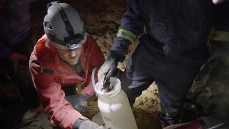 �I got some core samples here. ‐NARRATOR: Powered by battery