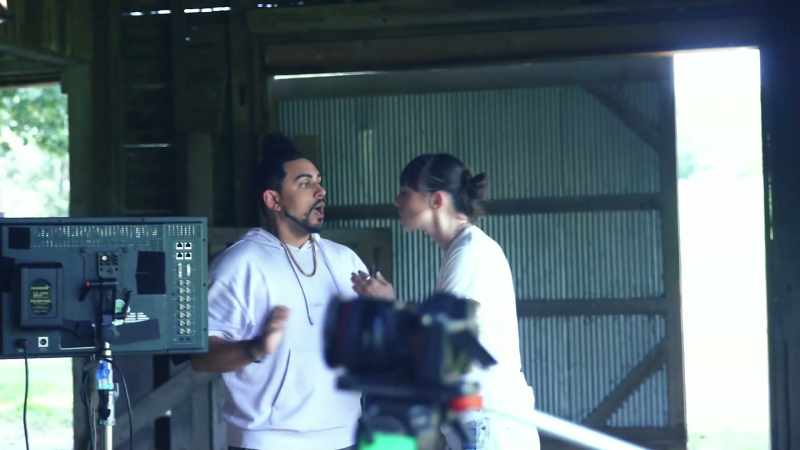 I have no idea. - Why is he giving my actor