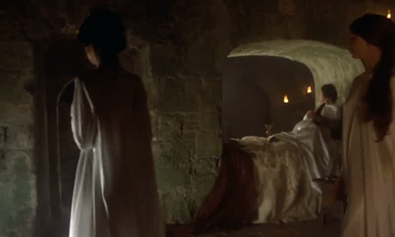 Zoot! - I am Zoot's identical twin sister, Dingo. - Where are you going? - I seek the Grail. I have seen it here in this castle!