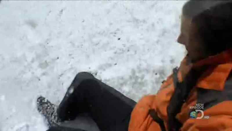 I'M GATHERING PACE ON THE WET, CRUSTY SNOW