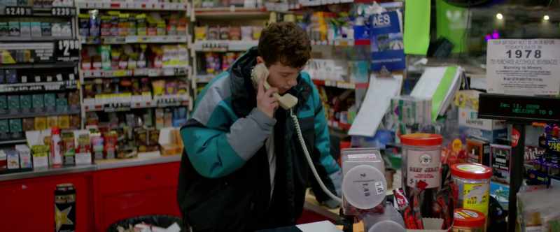 I just can't go anywhere. - I'm on the phone, one second