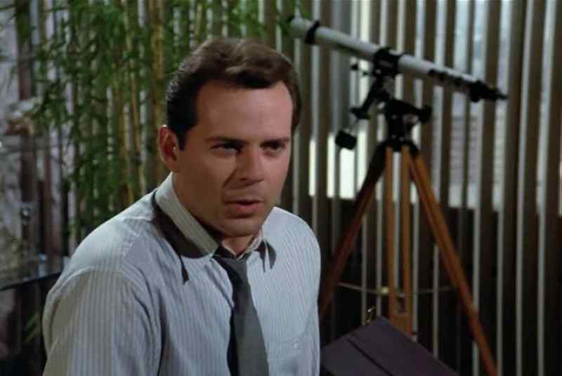 I know who it is He paints naked girls