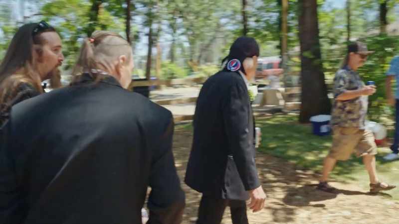 I know, yeah, let's go. The wedding party is here