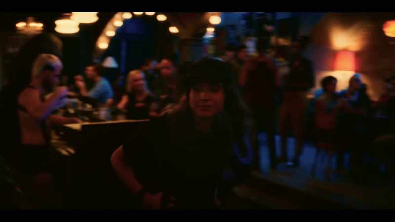 �� I lock my head between my knees ♪