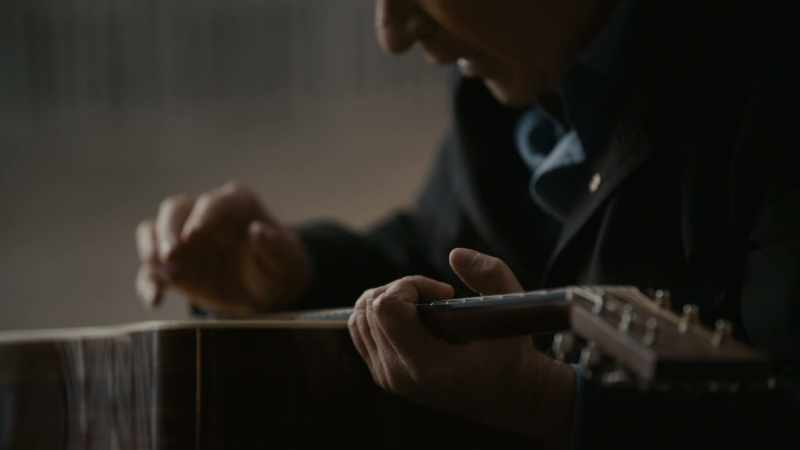 I look in the guitar, and inside