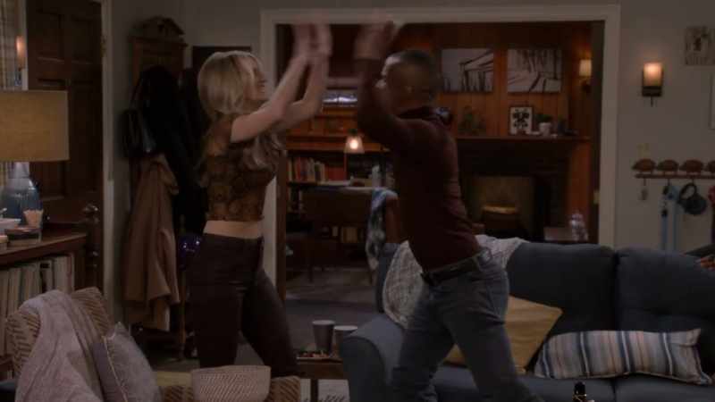 I love me a sassy white girl! [grunts]