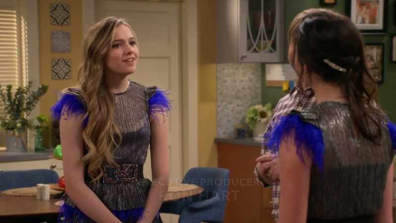 I love your earrings