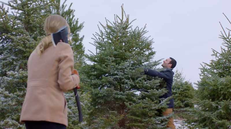 I love this tree. This tree screams Christmas
